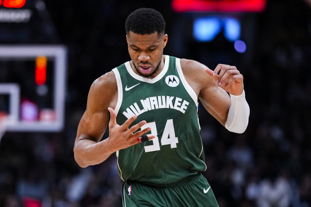 尽管他在比 尽管他在比