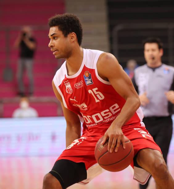 坚克难的关 坚克难的关